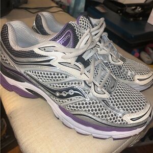 Saucony Men Gray and Purple Running Shoes